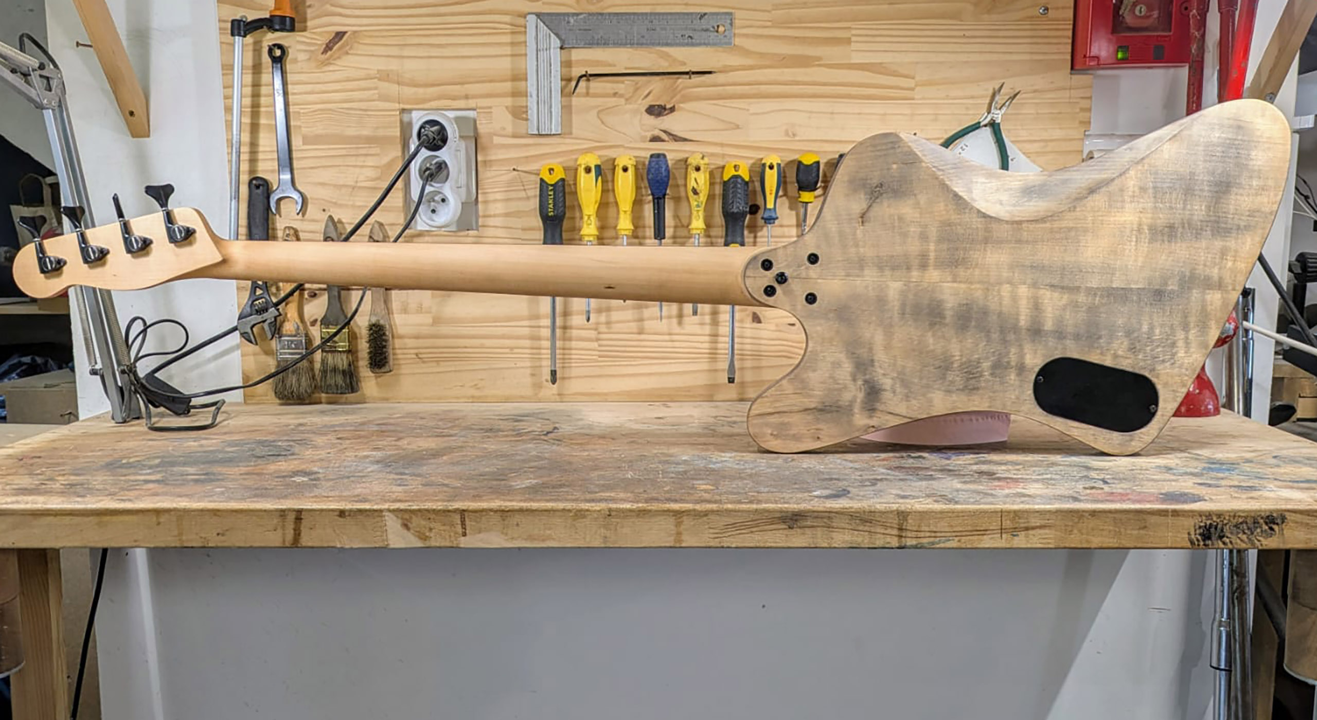 Stage de lutherie Florent Firebirdbass dos
