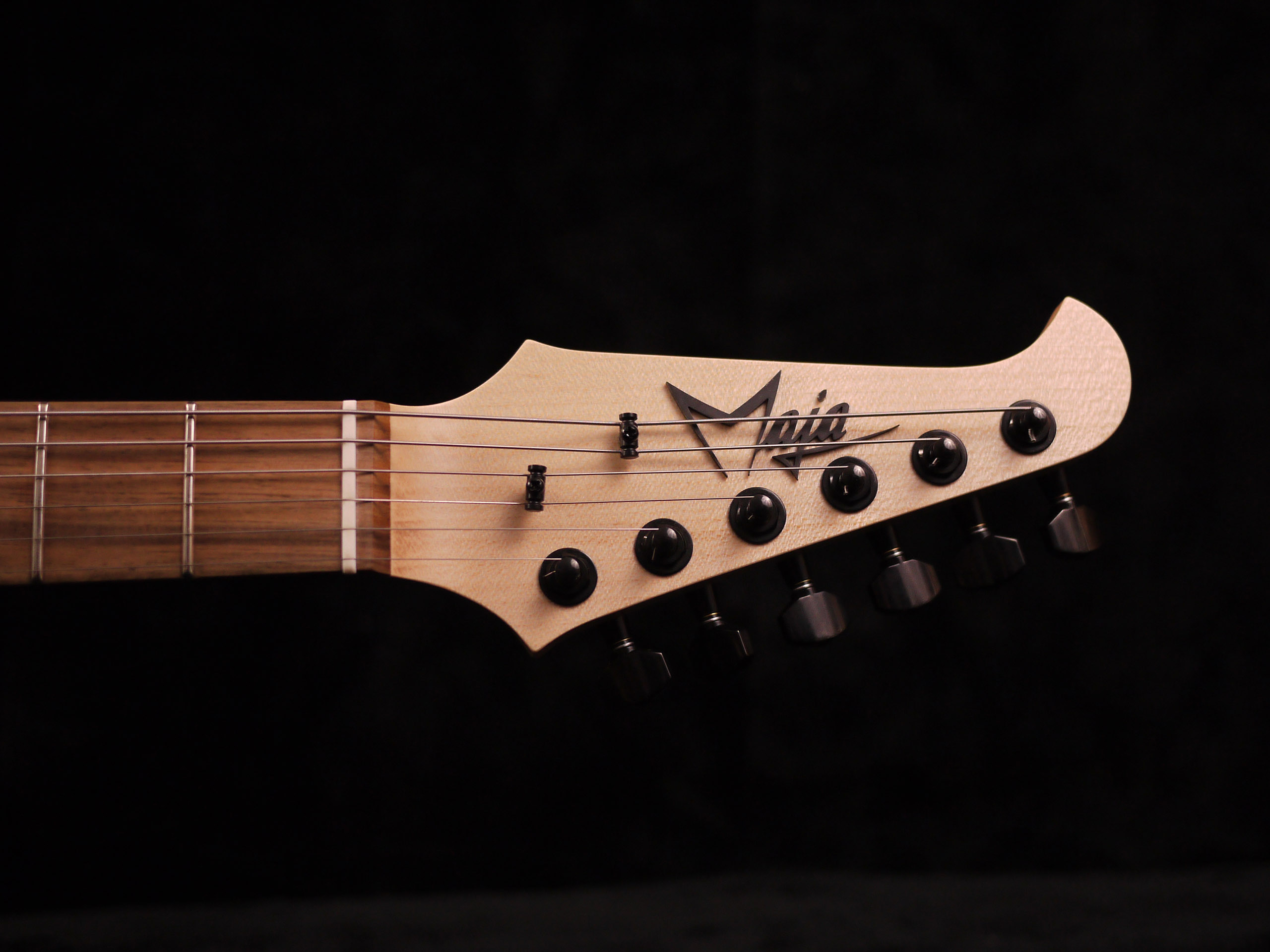 Custom Shop Maja Guitares Modèle Kormoran N°2